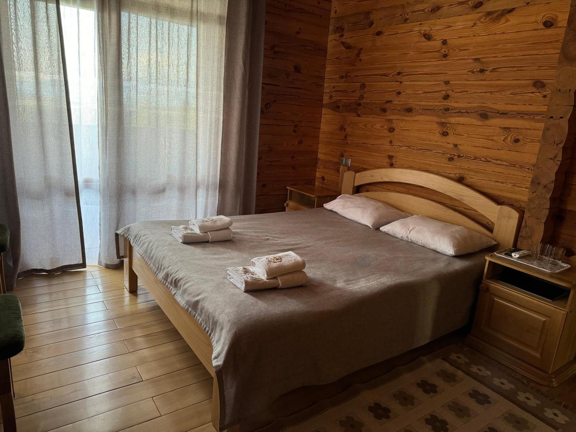 Golden Nest Apartment Yablunytsya Exterior photo